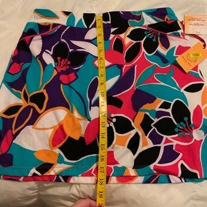 NWT bright floral skort size M